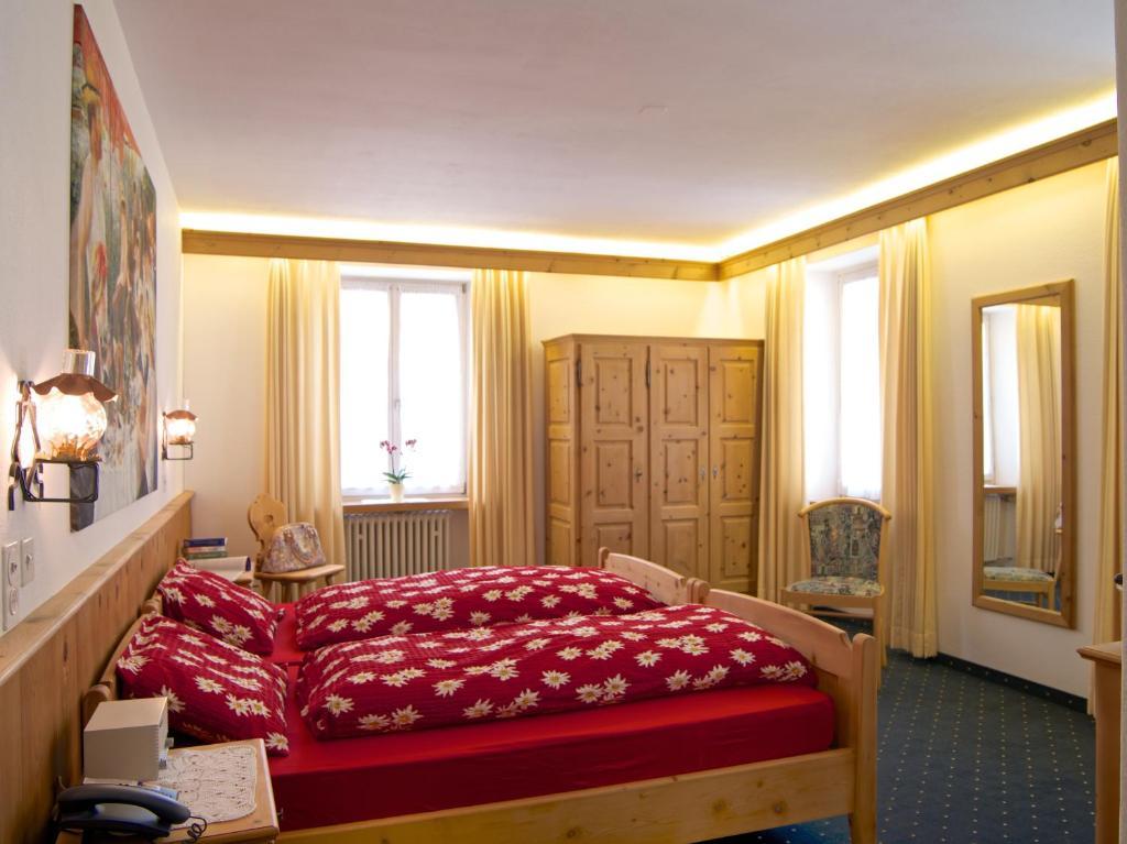 Poschiavo Suisse Hotel & Traditional Fondue Stube Номер фото